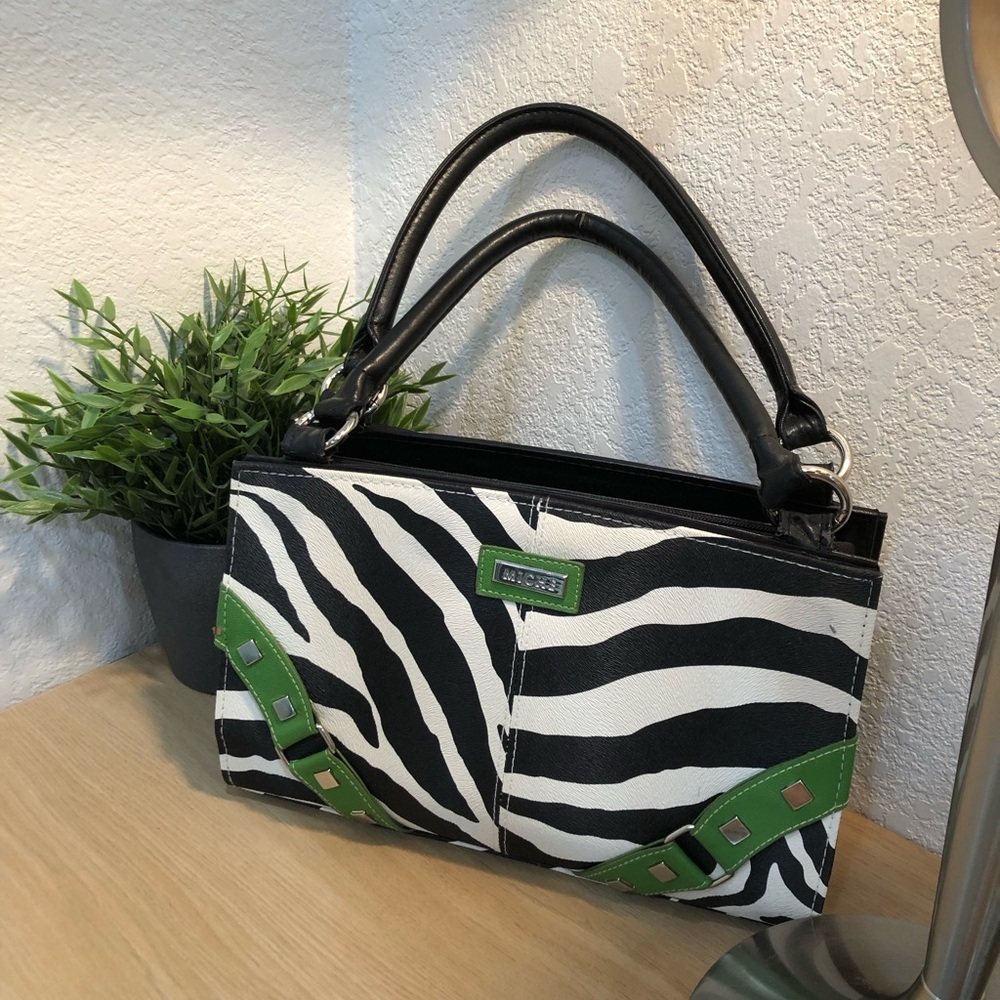 NWOT Miche Base purse with five magnetic covers & interchangeable straps.